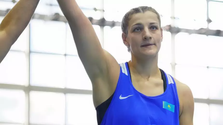 Казахстанская боксерша выиграла золото в первом бою на Кубке мира: видео финала 