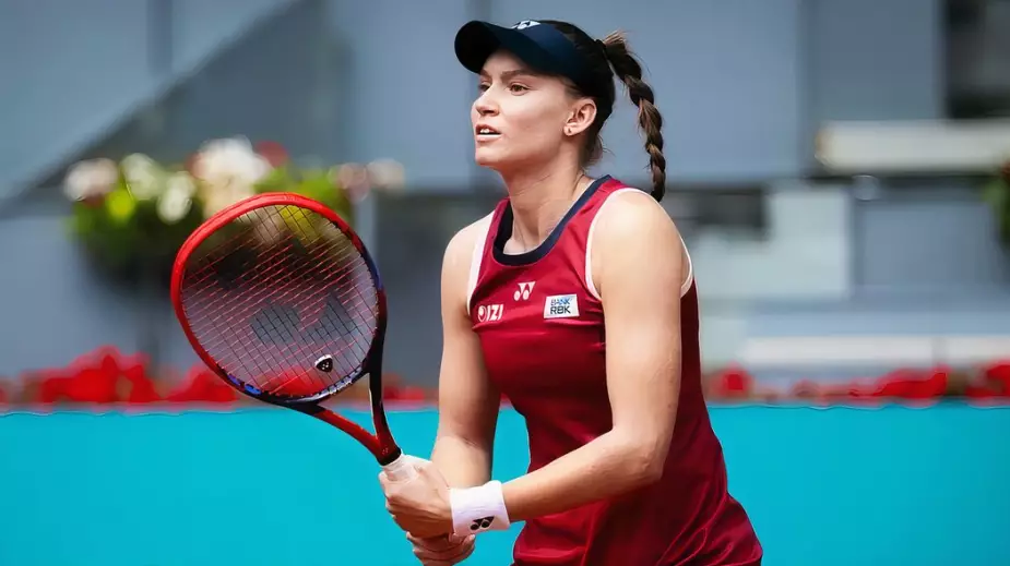 Елена Рыбакина вышла в 1/8 финала на Мастерсе в Мадриде. Казахстанка безупречна на грунте (ВИДЕО)