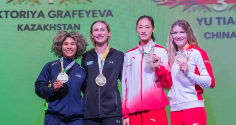 Казахстан взял три «золота» на Кубке мира по боксу