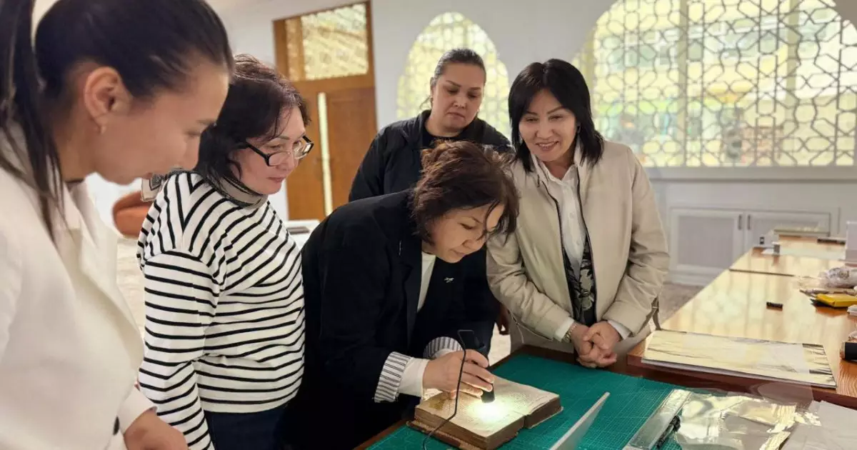   Халықаралық сарапшылар қазақстандық реставраторларға дәріс өткізді   