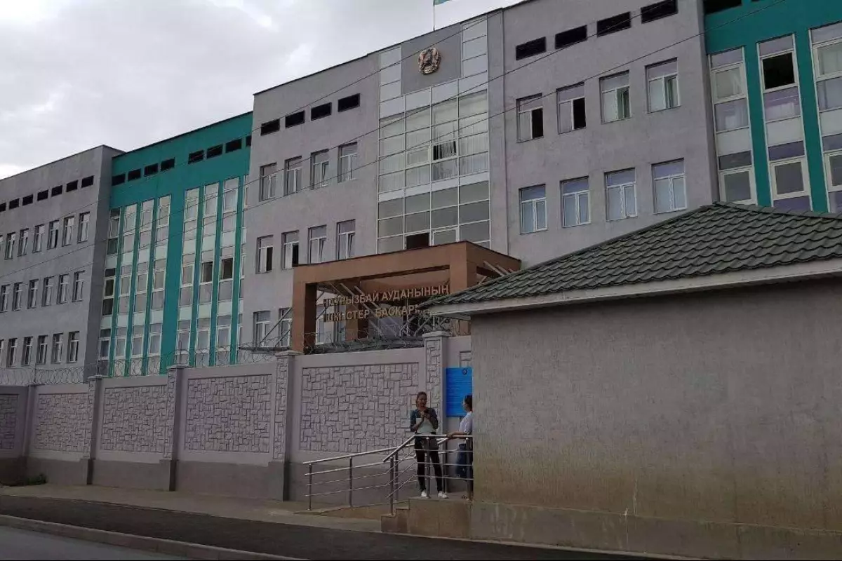 Электрошокер, кулаки и бутылка с водой: в Алматы осудили полицейских за пытки в РУВД