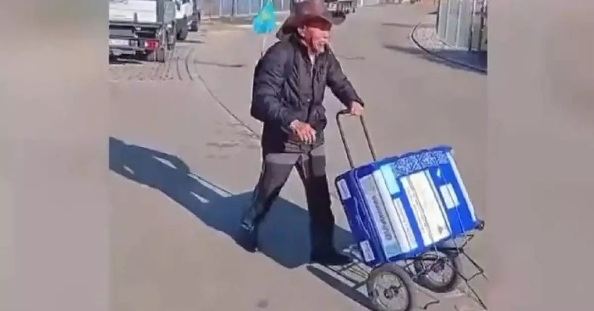  76 жастағы ақсақал Парижге жаяу жетті 