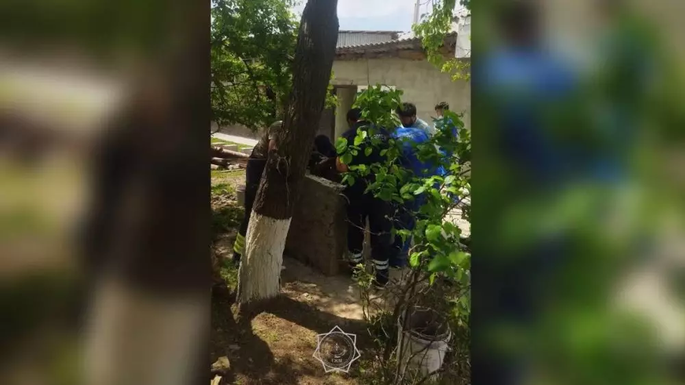 Шымкентте екі жасар бала 24 метрлік құдыққа құлап кеткен