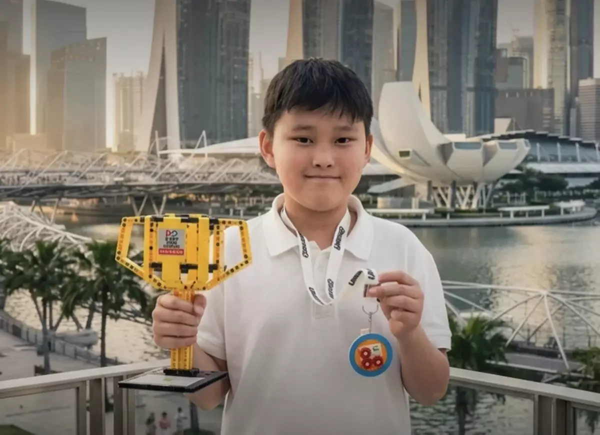 Пятиклассник из Казахстана взял серебро на мировом чемпионате по робототехнике в Сингапуре