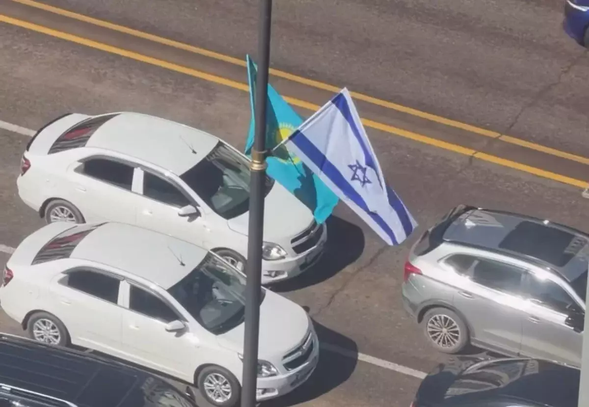Флаги Израиля появились на улицах Астаны