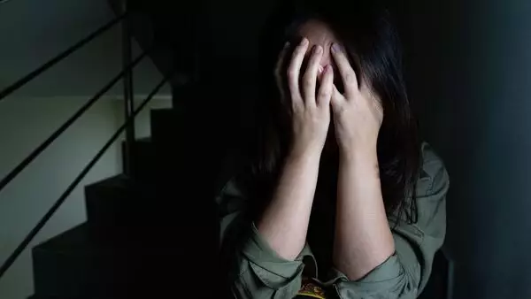 «Терезеден үйге басып кіріп, жалғызбасты әйелді аяусыз ұрған»: Алматы облысында сұмдық оқиға тіркелді