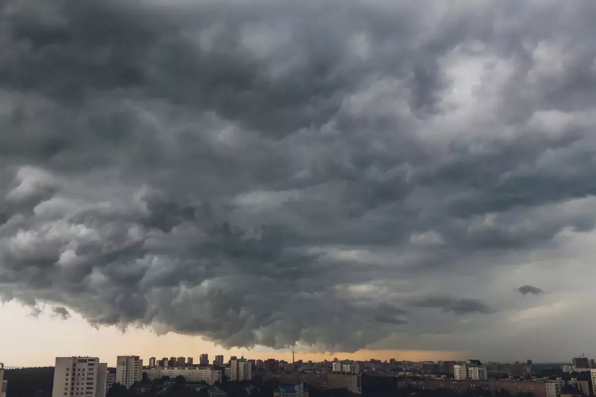 Қарағандыны «ұрып өткен» дауыл: стихияның салдары қандай?