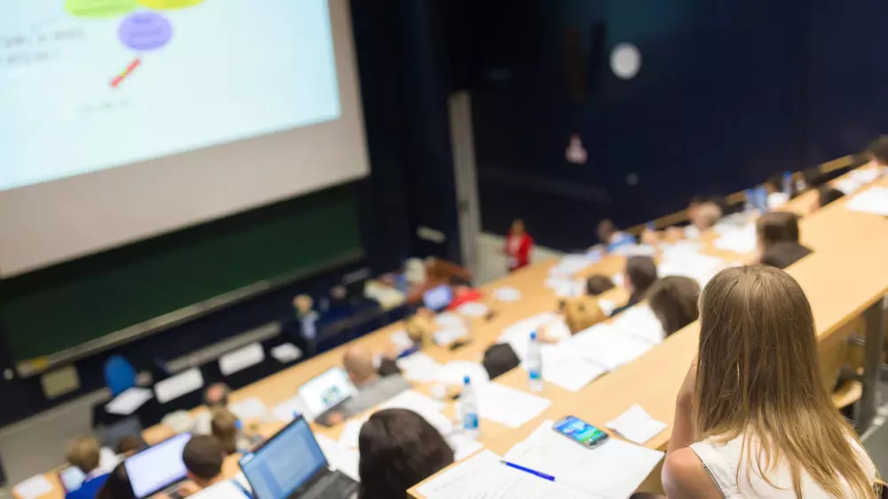 Преподавателей без навыков работы с ИИ назвали “неэффективными“ в Казахстане