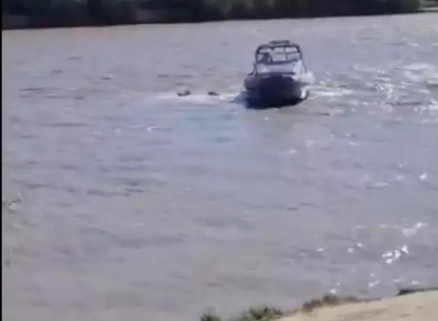 Атырауда 15 жастағы қыз көпірден секіріп кеткен