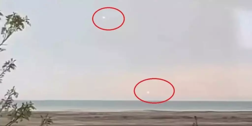 НЛО жүр: Маңғыстау аспанында жұмбақ нысандар пайда болды (ВИДЕО)