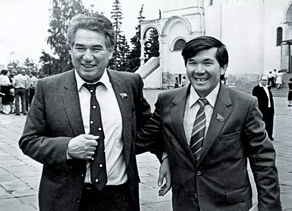 «Қырғыз халқының да рухани ұстазы еді»: Садыр Жапаров қазақ халқына көңіл айтты