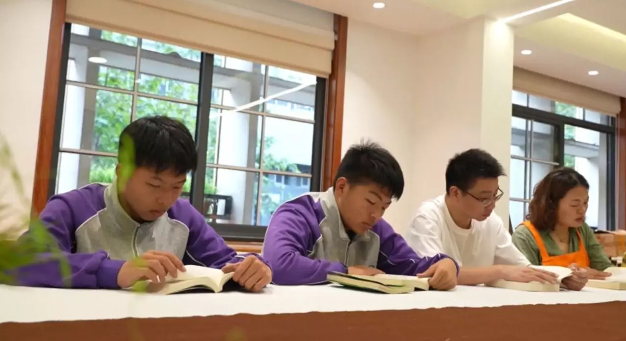 Қытайда балаларды лагерь емес, кітапхана тәрбиелейді