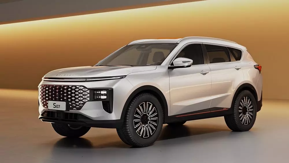 За кроссовер Soueast S07 в Казахстане просят на 1,3 миллиона меньше, чем в России.