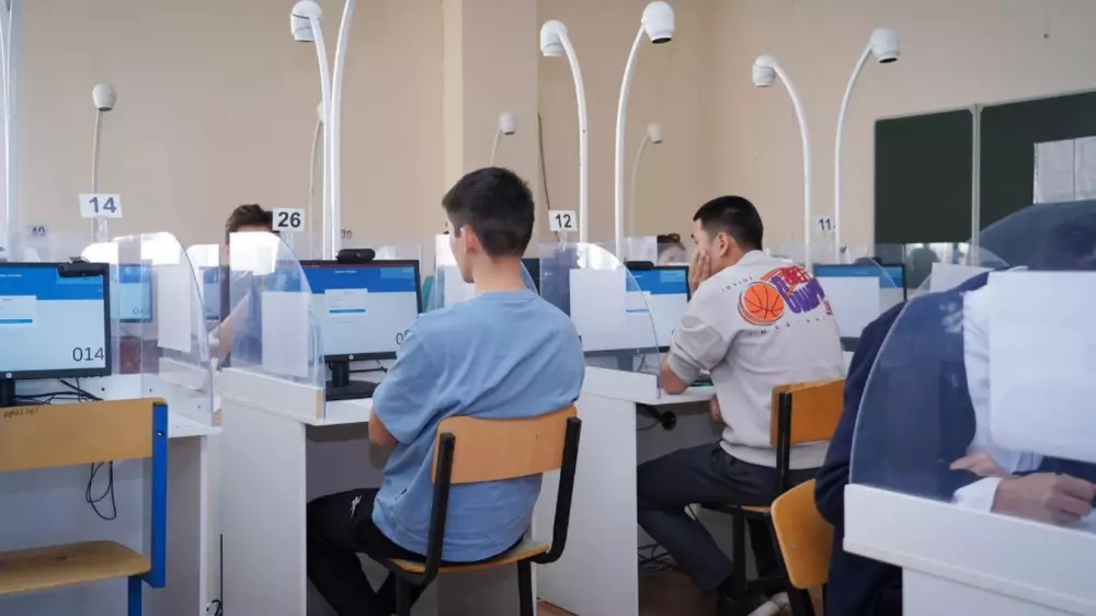 Министр Қазақстандағы “жаңа ҰБТ“ қандай болатынын айтты