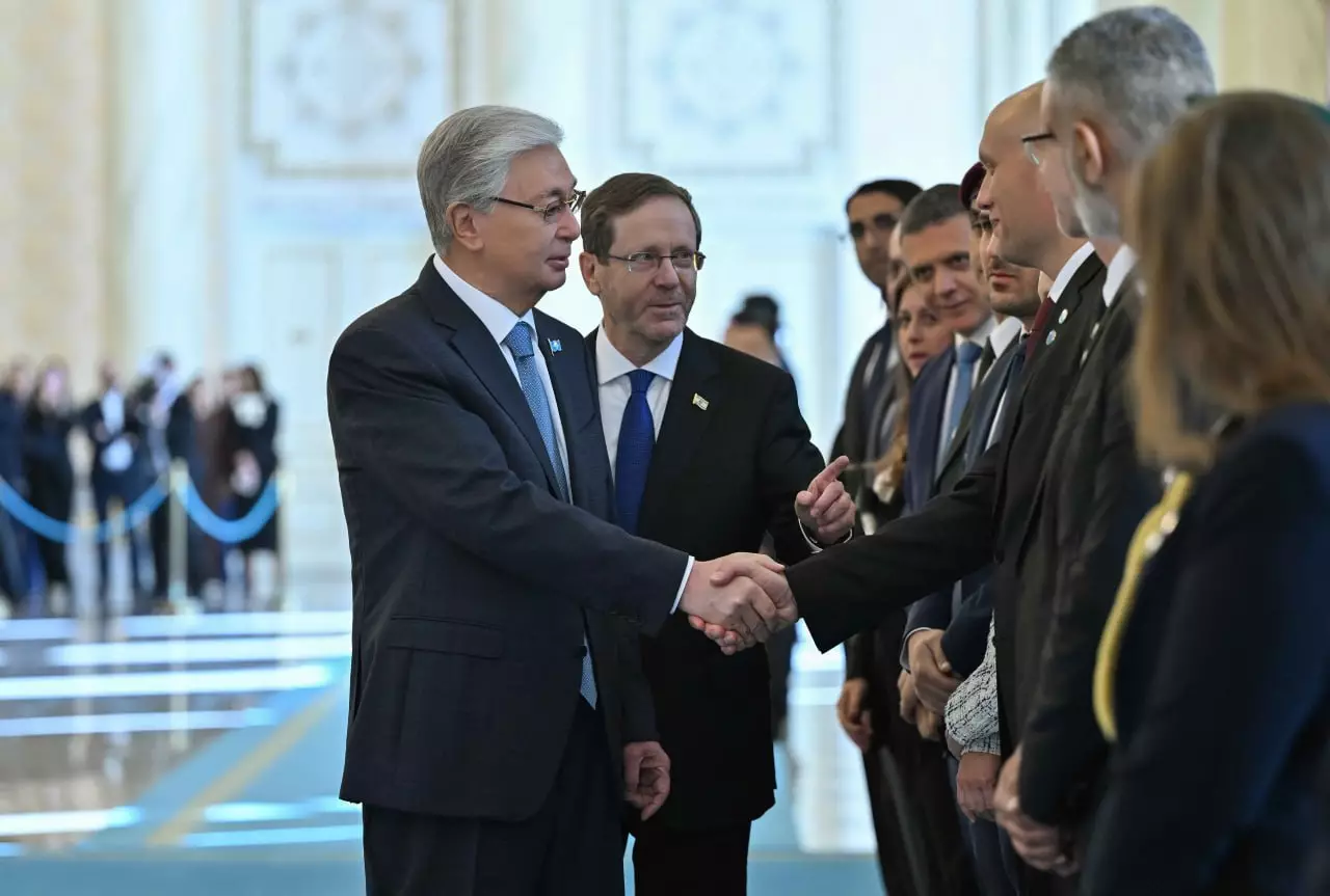 Израиль президенті Астанаға келді