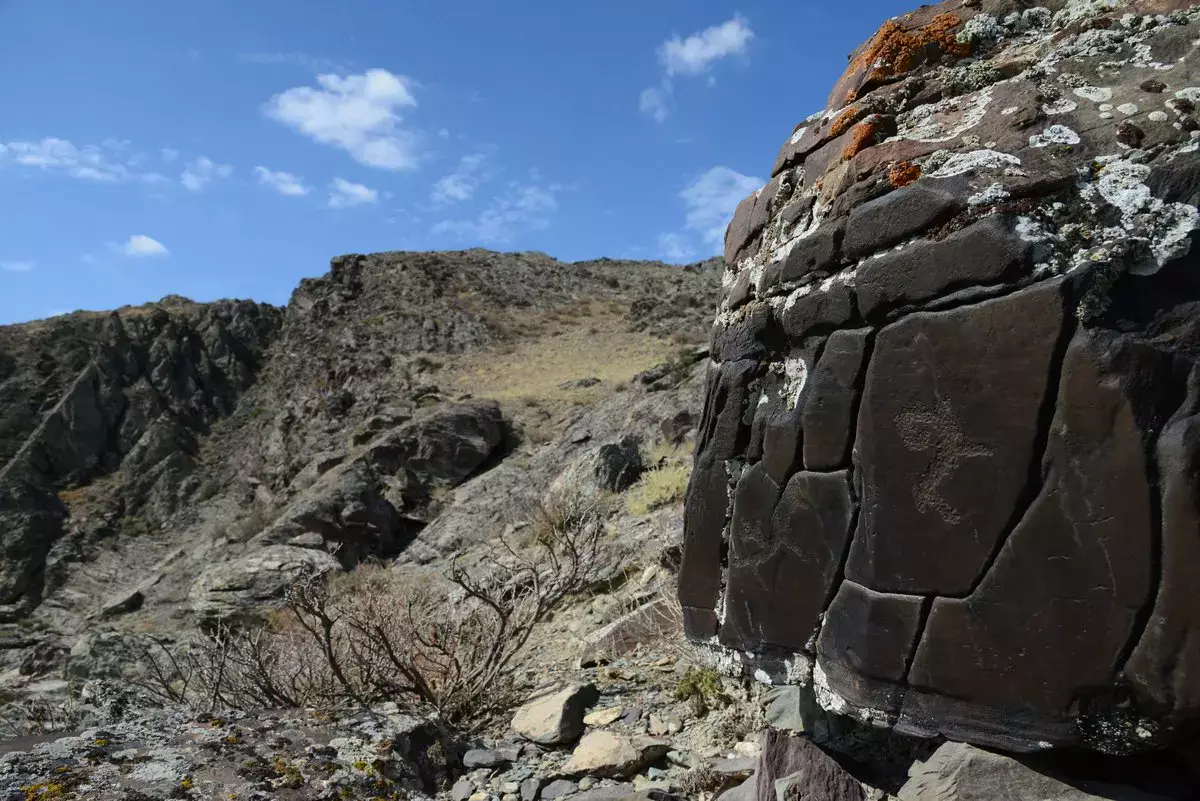 Петроглифы под угрозой: археолог высказался о варварстве в Мангистау - новости на Lada.kz 27.04.2026