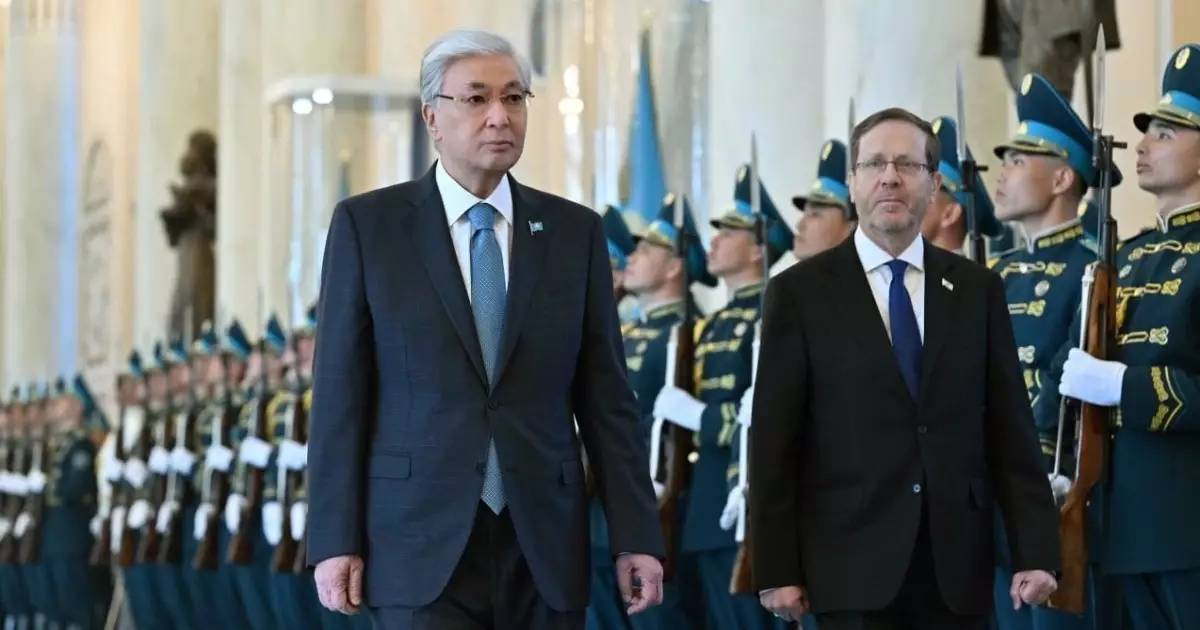  Тоқаев Ақордада Израиль Президентін ресми қарсы алды 