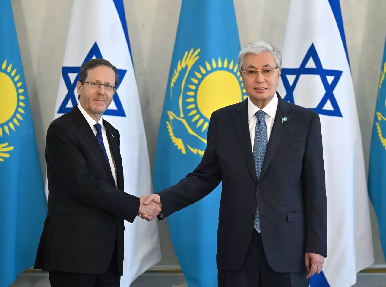 Қасым-Жомарт Тоқаев пен Израиль Президенті шағын құрамда келіссөз жүргізді