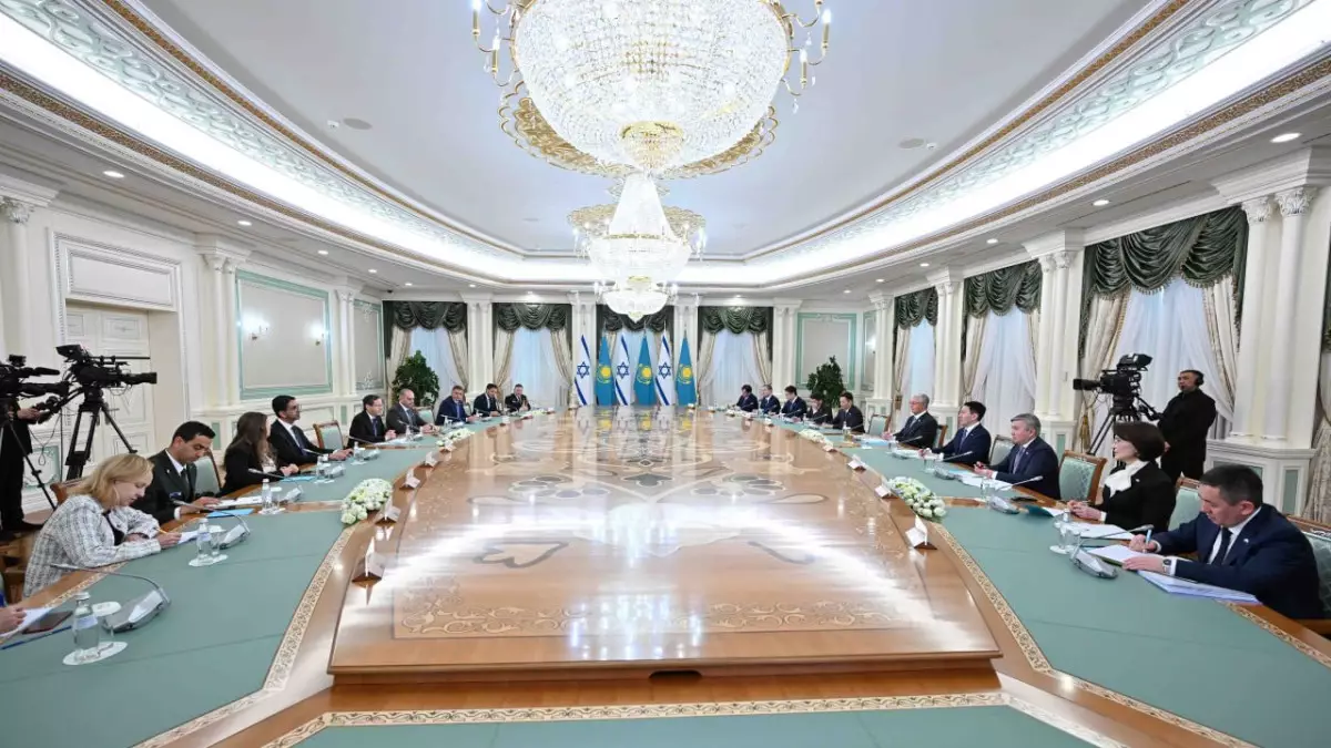 Глава государства и Президент Израиля провели переговоры в расширенном формате