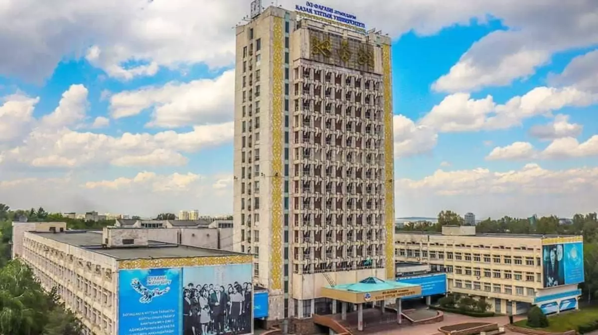 «Ішімдік ішіп, темекі шегеді...»: ҚазҰУ-дағы дауға қатысты министр мәлімдеме жасады