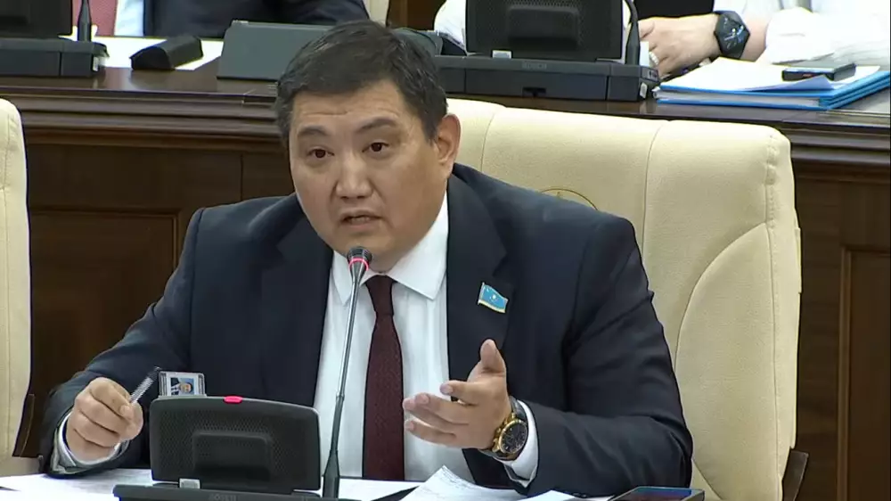 Скандал вокруг «Болашак»: Бакытжан Базарбек требует раскрыть имена незаконно обучающихся за счет бюджета