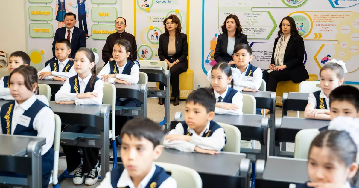   Аида Балаева елорда мектебіндегі TopIQ Smart Class мүмкіндіктерімен танысты   