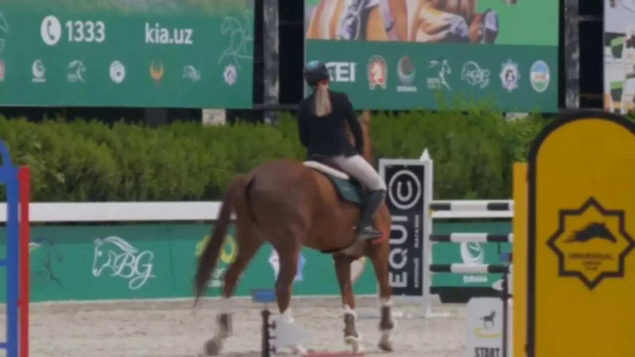 Сборная Казахстана добилась успеха на международном турнире по конкуру