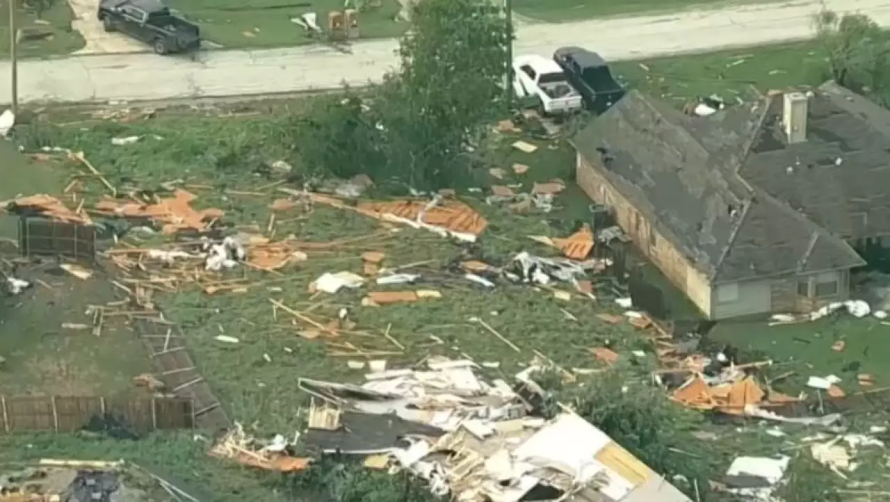 Смертельный торнадо обрушился на Техас