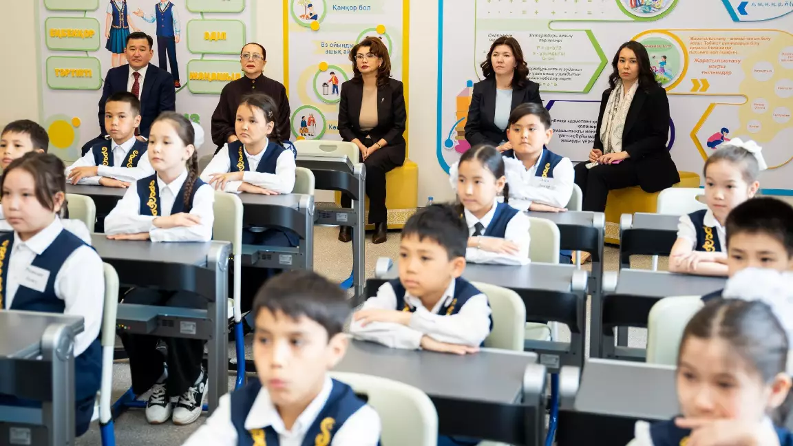 Аида Балаева елорда мектебіндегі TopIQ Smart Class мүмкіндіктерімен танысты
