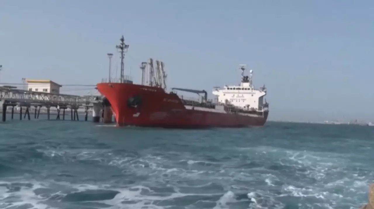 Иран готовит закон о взимании платы за услуги в Ормузском проливе