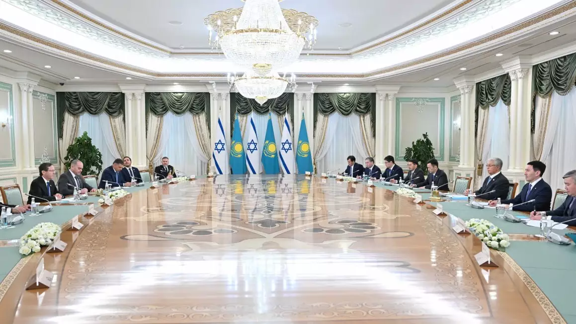 Мемлекет басшысы Қасым-Жомарт Тоқаев пен Израиль Президенті Ицхак Герцог шағын құрамда келіссөз жүргізді 