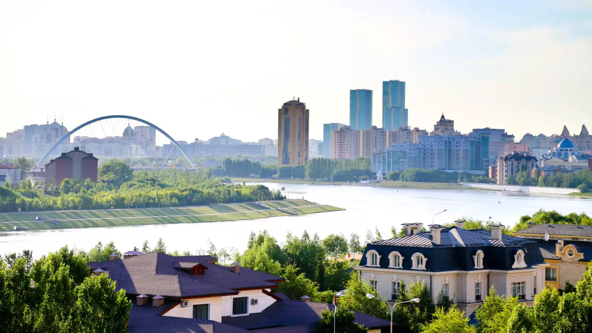 Алматы мен Астана: Енді баспананы қайдан алған тиімді? 