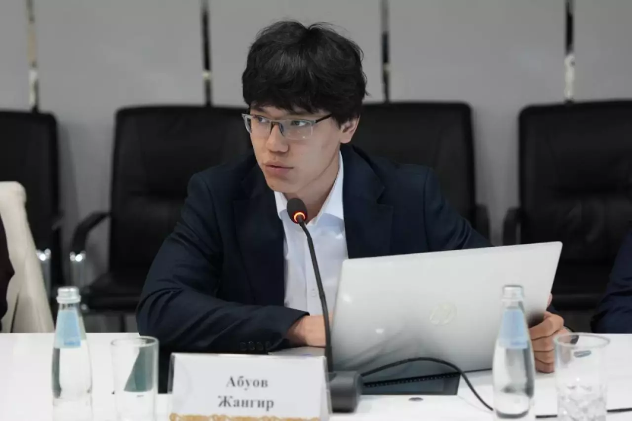 Астаналық оқушы су тұтынуды есептейтін цифрлық платформа әзірледі