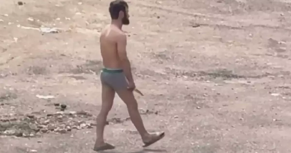  Алматыда іш киіммен және қолына пышақ ұстап жүрген шетелдік тұрғындарды шошытты 