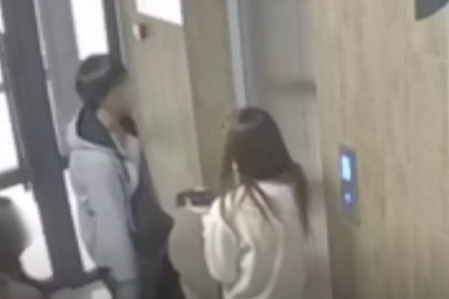 Алматыда лифт батырмасын теуіп, кейін қызға шабуыл жасаған ер адам ұсталды