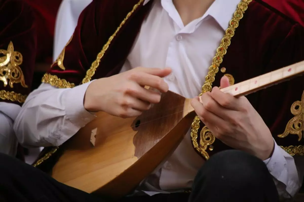 Домбыраны «харам» деген ақтөбелік қамауға алынды