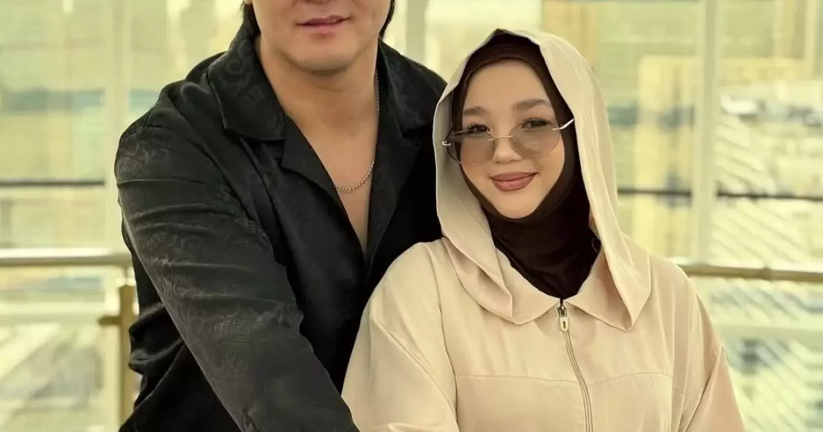  Әнші Жігер Ауыпбаев өзінен 15 жас кіші сүйіктісі жайлы айтты 