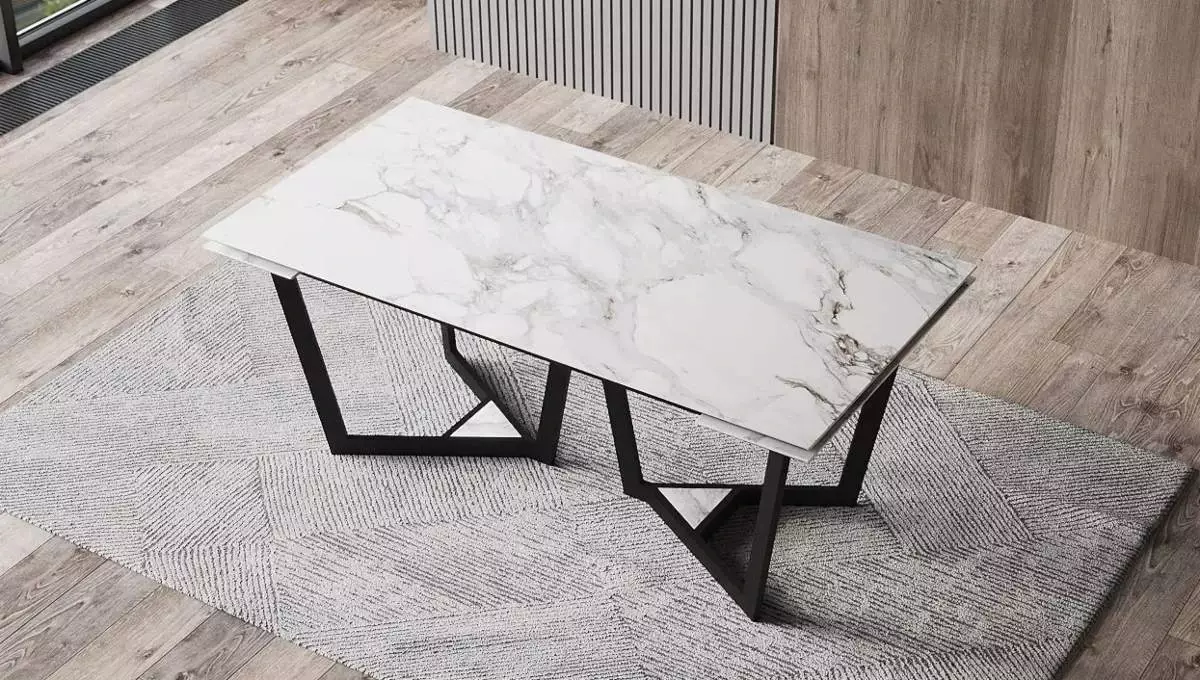 Батыс Қазақстанда той үстінде үстел сынып қалған: Әйел шеберді сотқа берді