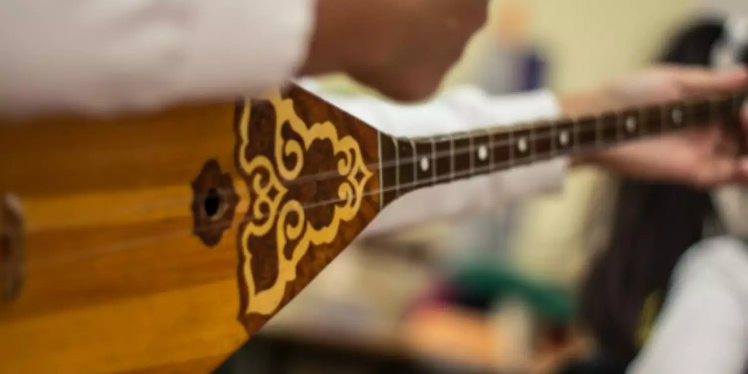 Домбыраны «харам» деген ақтөбелік қамауға алынды