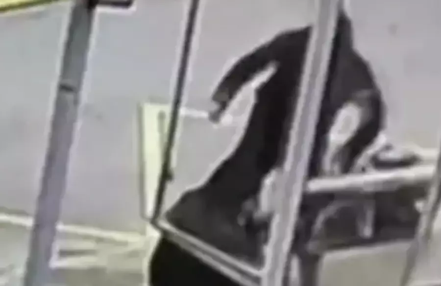 Алматыда аялдамада зейнеткер аяусыз соққыға жығылды: күдікті қамауға алынды