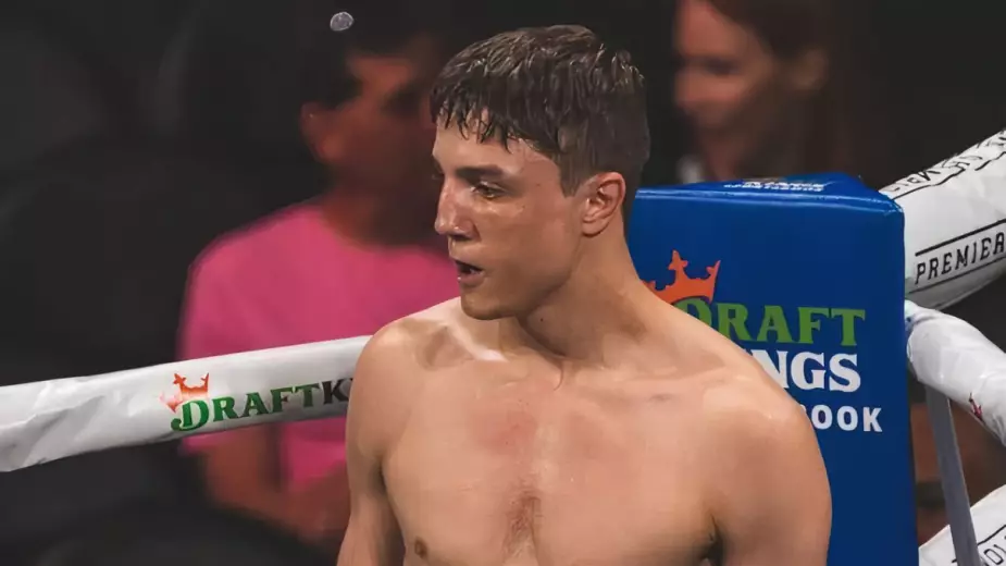 Казахстанец узнал дату боя после победы в США. Где и когда?