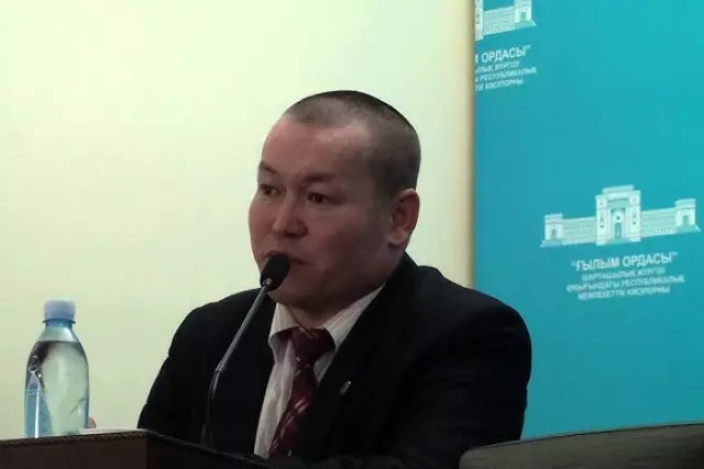 «Ресейден жалтақтайды»: Жұмамұрат Шәмші кейбір мереке күндерді атап өтіп дәстүрін сынға алды