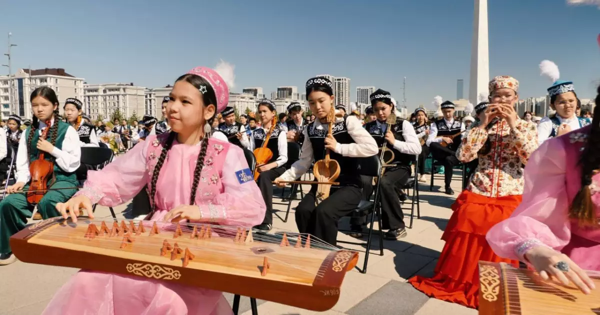   Астанада 2000 оқушы бір мезетте «Алтын ұя» күйін орындады   