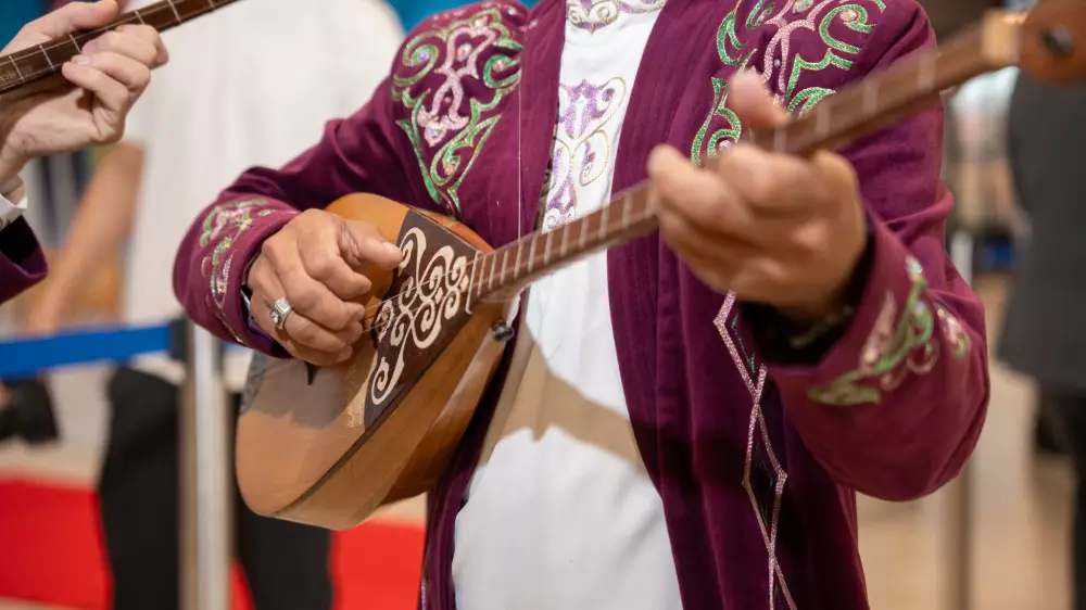 Автора скандального высказывания о домбре арестовали в Актобе