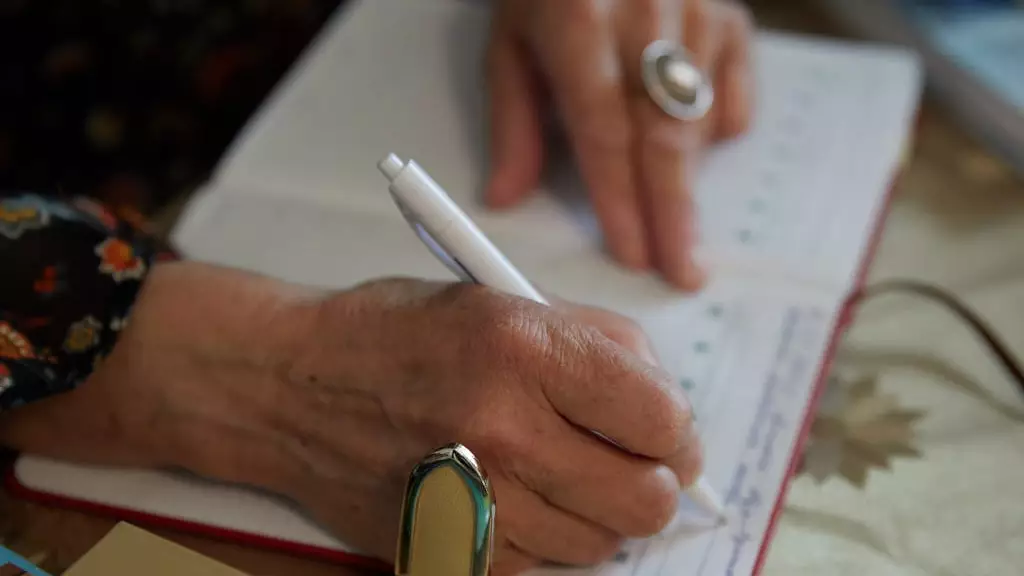 Казахстанцев предупредили о фейковых услугах по снятию пенсионных