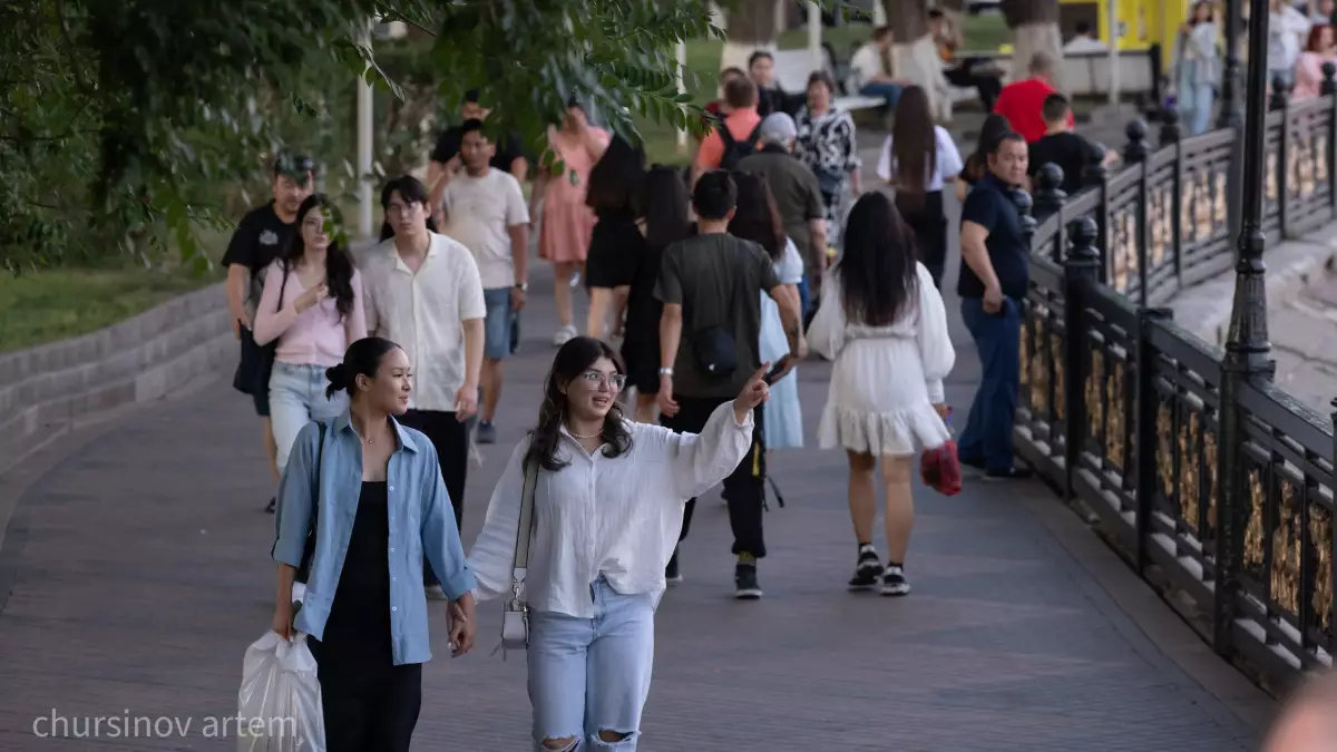 Қоғамдық орында балағат сөз айту: Заң не дейді?