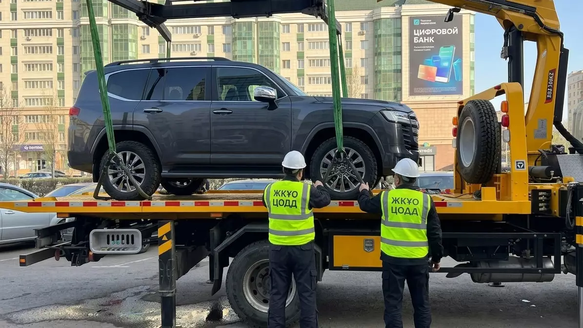 В Астане будут взимать 12 тысяч тенге за эвакуацию неправильно припаркованного авто