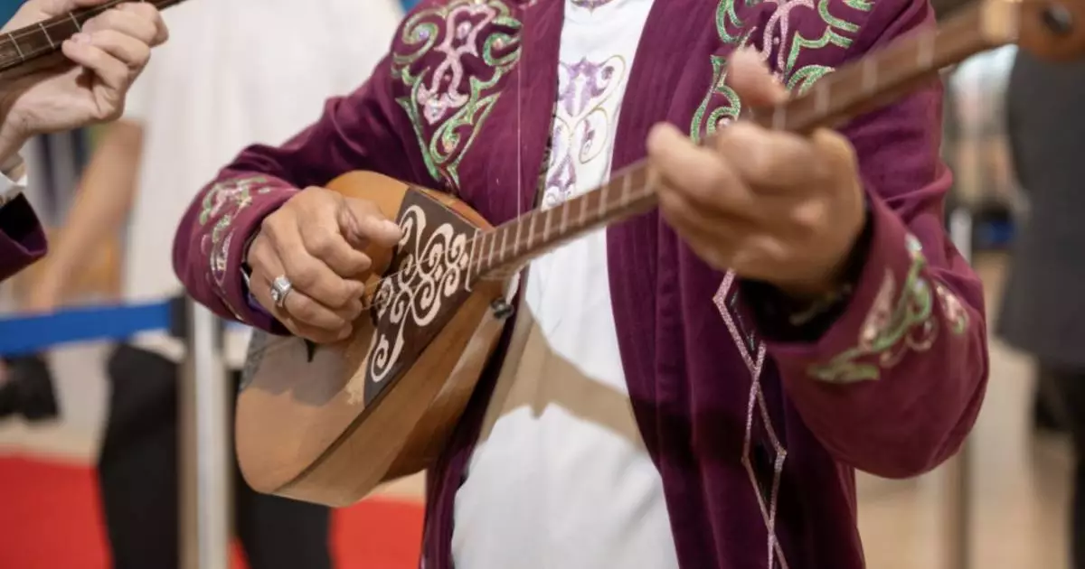  `Игра на домбре - это `харам`. Автора скандального высказывания престовали 