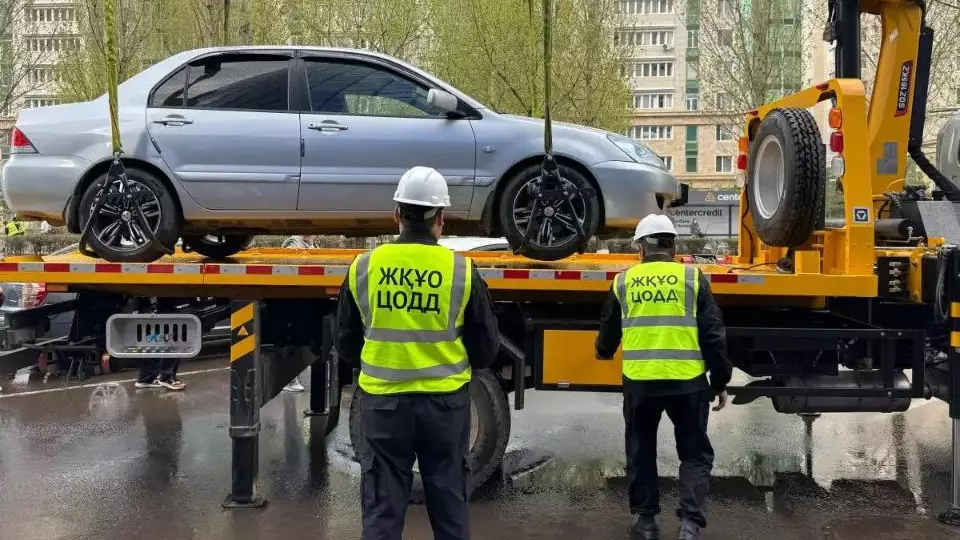 Астанада кептеліске себеп болған көліктерді жаппай эвакуациялау басталды