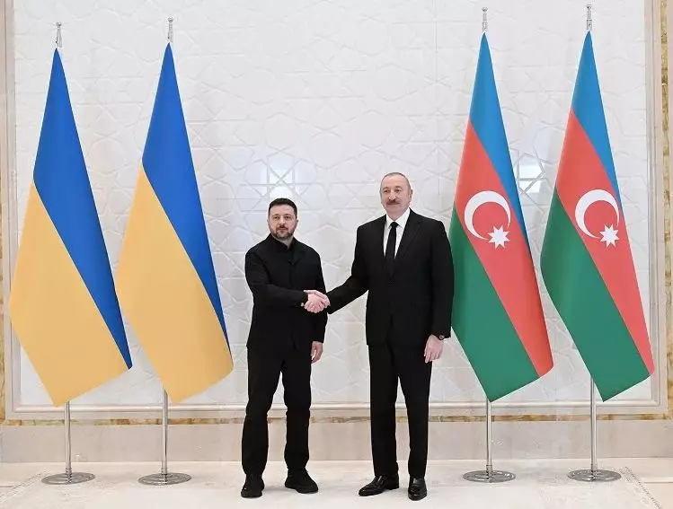 Зеленского визит отменил Казахстан, а принял Азербайджан.